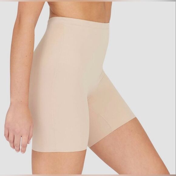 Assets By Sara Blakley Mid Thigh Shaper - Picture 2 of 3